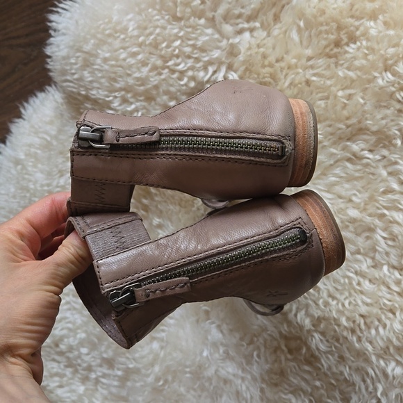 Frye carson leather sandals 7.5 - Picture 2 of 13